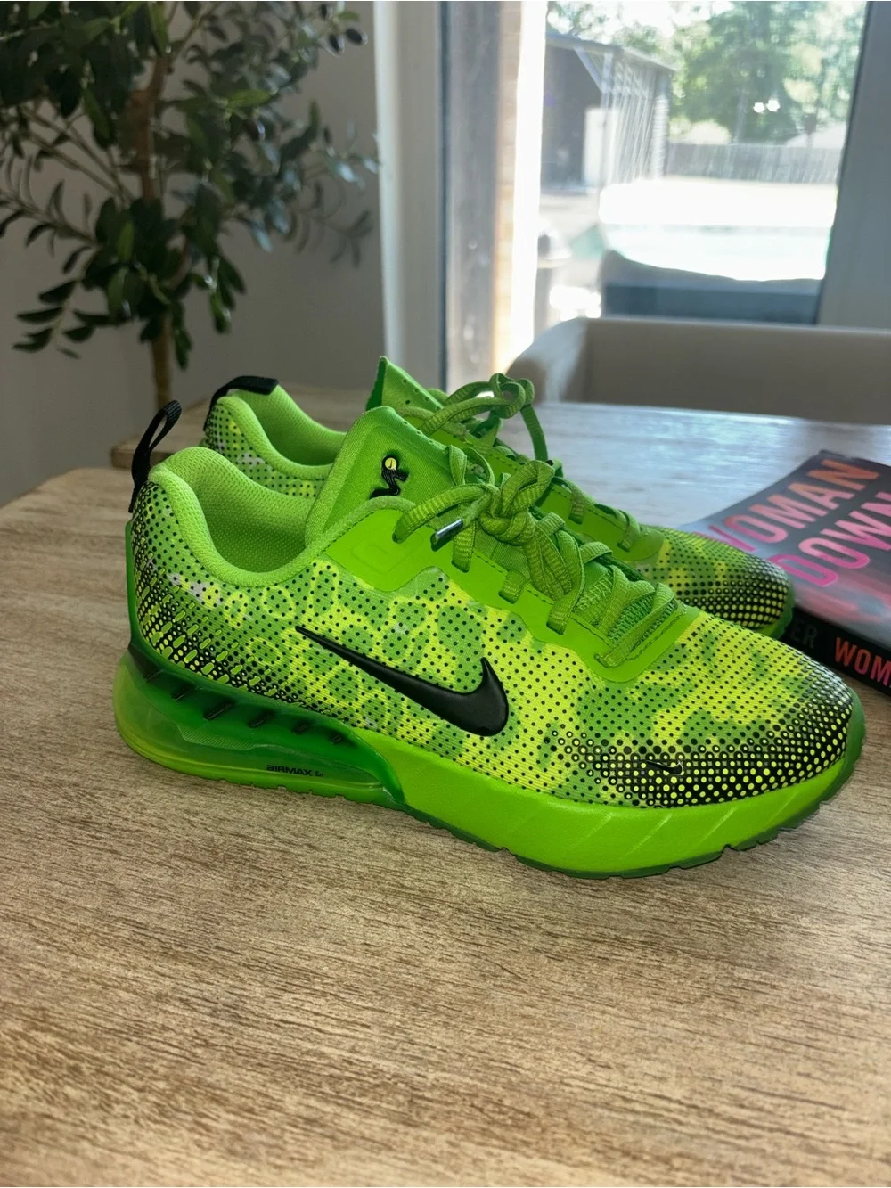 Nike Kids Neon Green and Black Mesh Athletic Sneakers